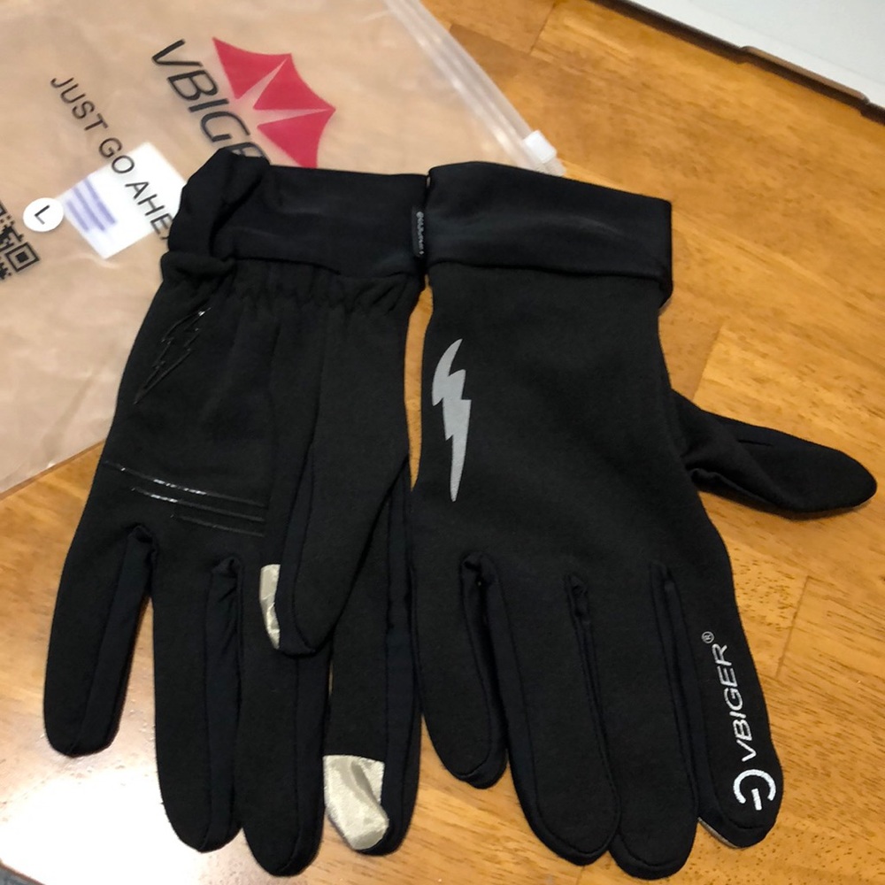 Vbiger winter warm gloves.